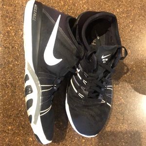 Women’s Nike Free tennis shoes